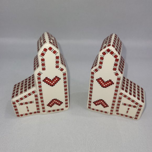 Ukrainian Design Grain Elevator Vintage Salt & Pepper Shaker Set - Picture 1 of 2